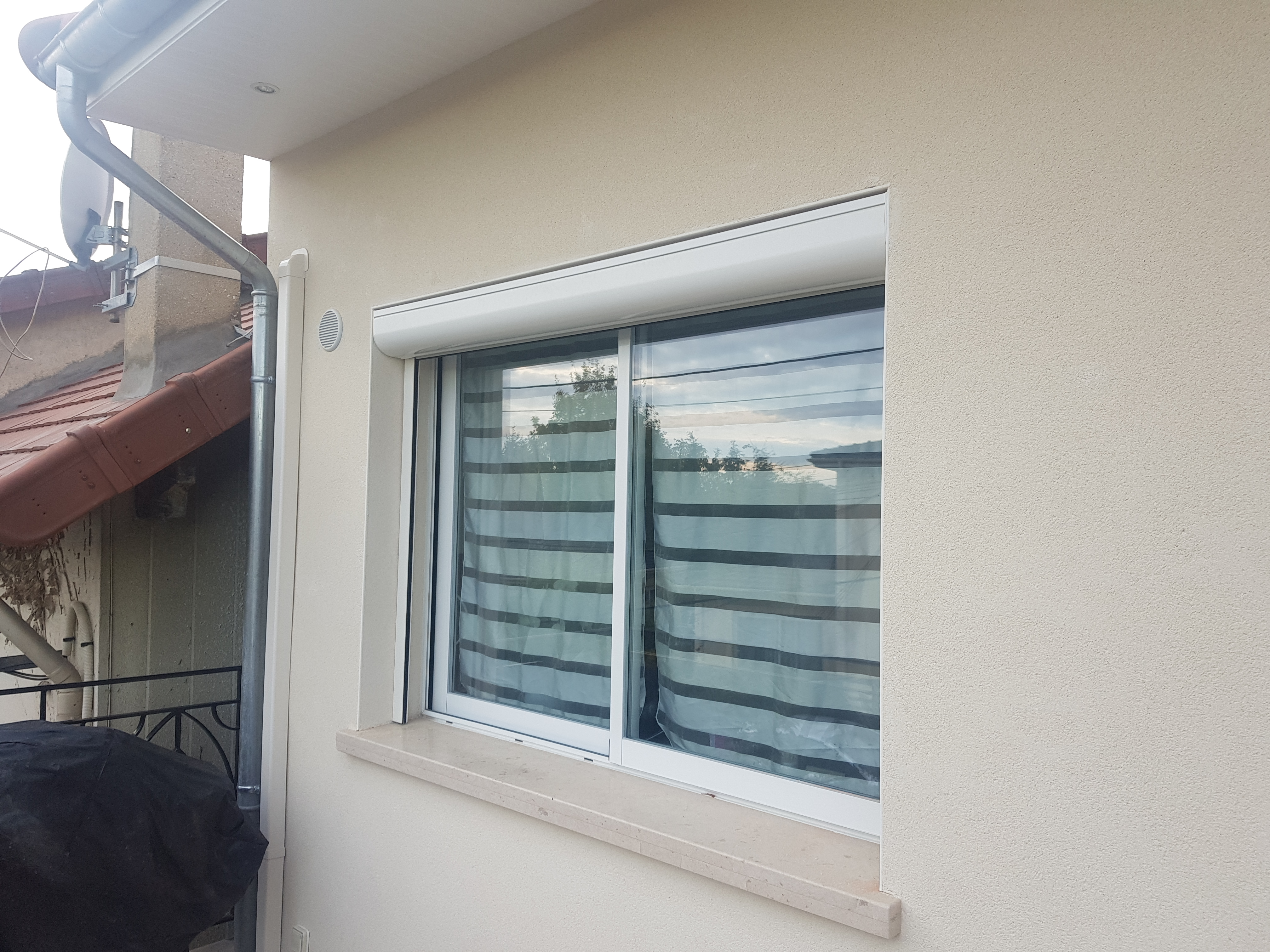 Installation volets roulants motoris&eacute; &agrave; Saint-Leu-la-For&ecirc;t (95) image 2