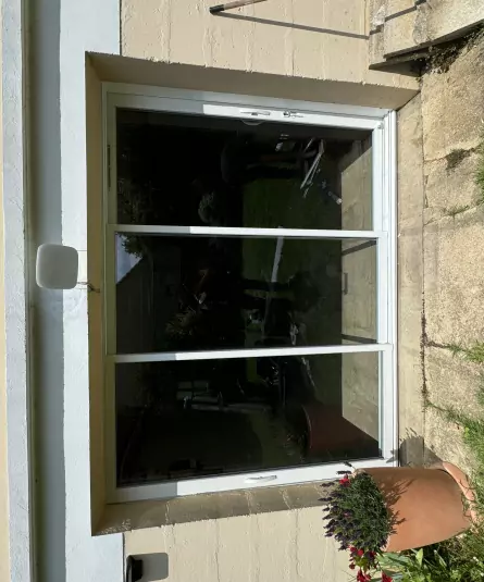 Baie coulissante aluminium blanc posée à la place d'une porte de garage — Domont (95)