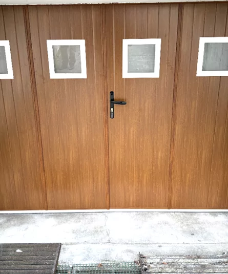 Porte de garage aluminium isolante après pose — RSM Rénovation Chambly 60
