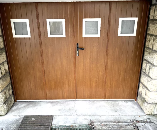 Porte de garage aluminium isolante après pose — RSM Rénovation Chambly 60