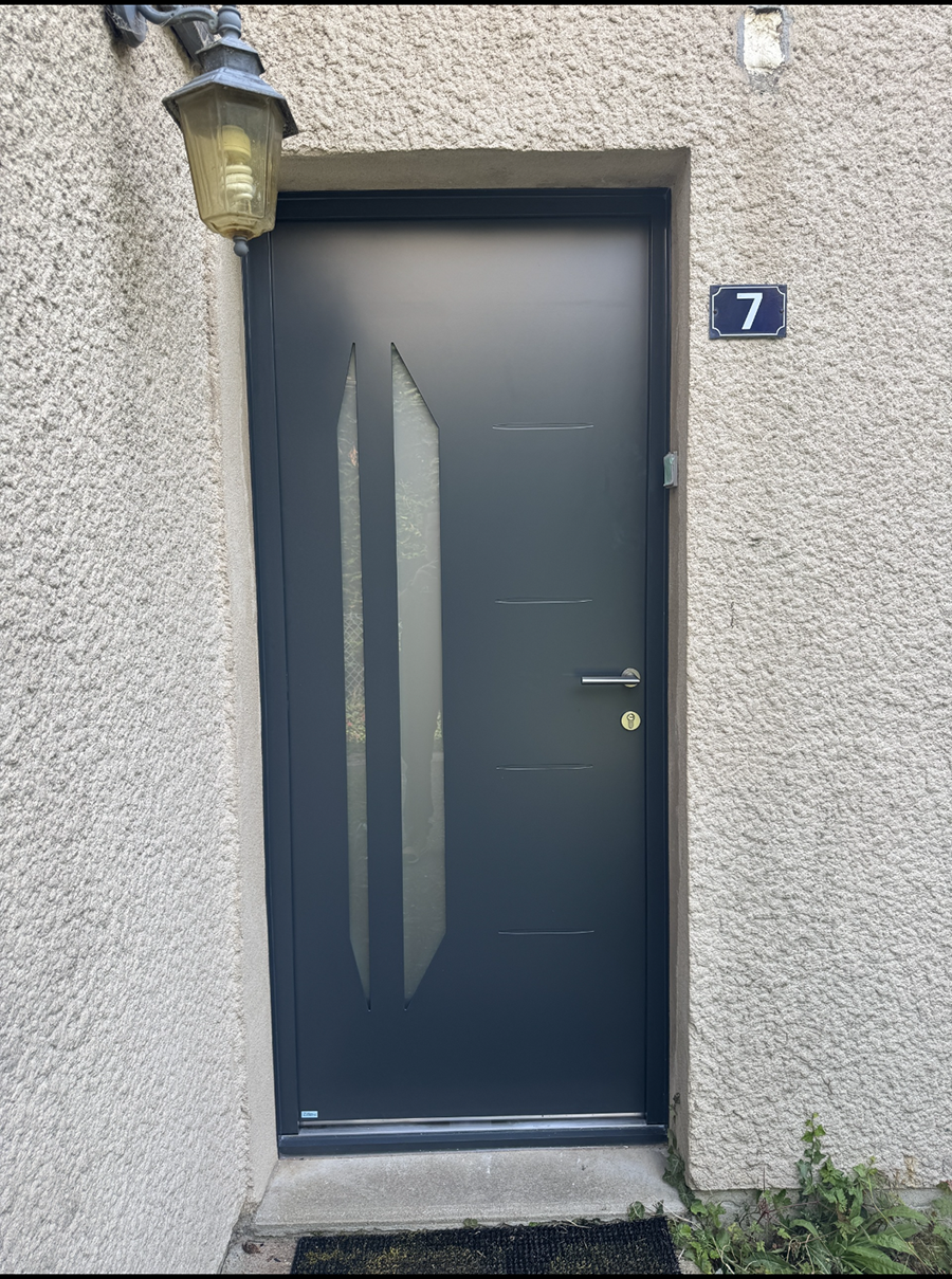 Remplacement porte d'entr&eacute;e &agrave; Vaur&eacute;al image 3