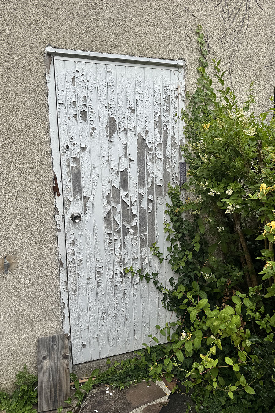 Pose d'une porte de service en PVC &agrave; Champagne sur Oise (95) image 2