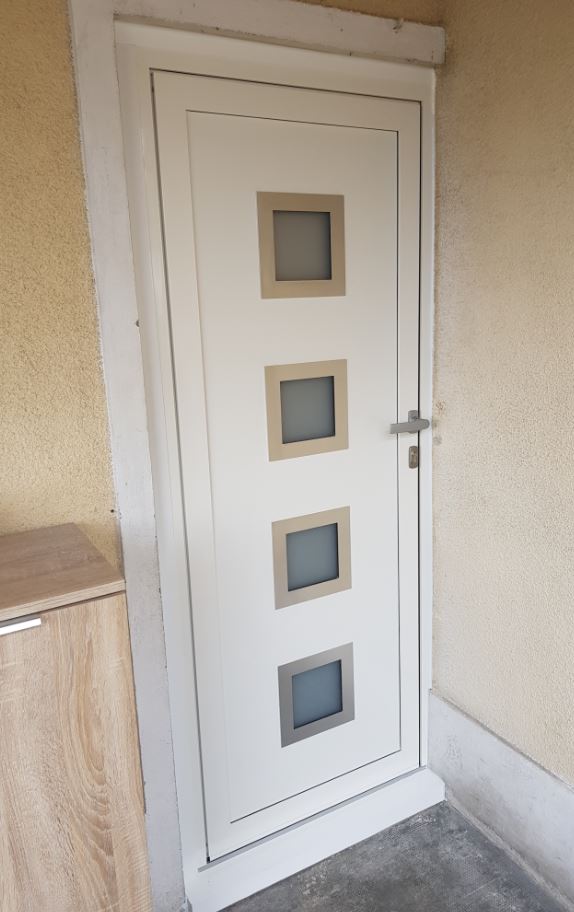 Installation et pose à Tremblay en France d'une porte en aluminium